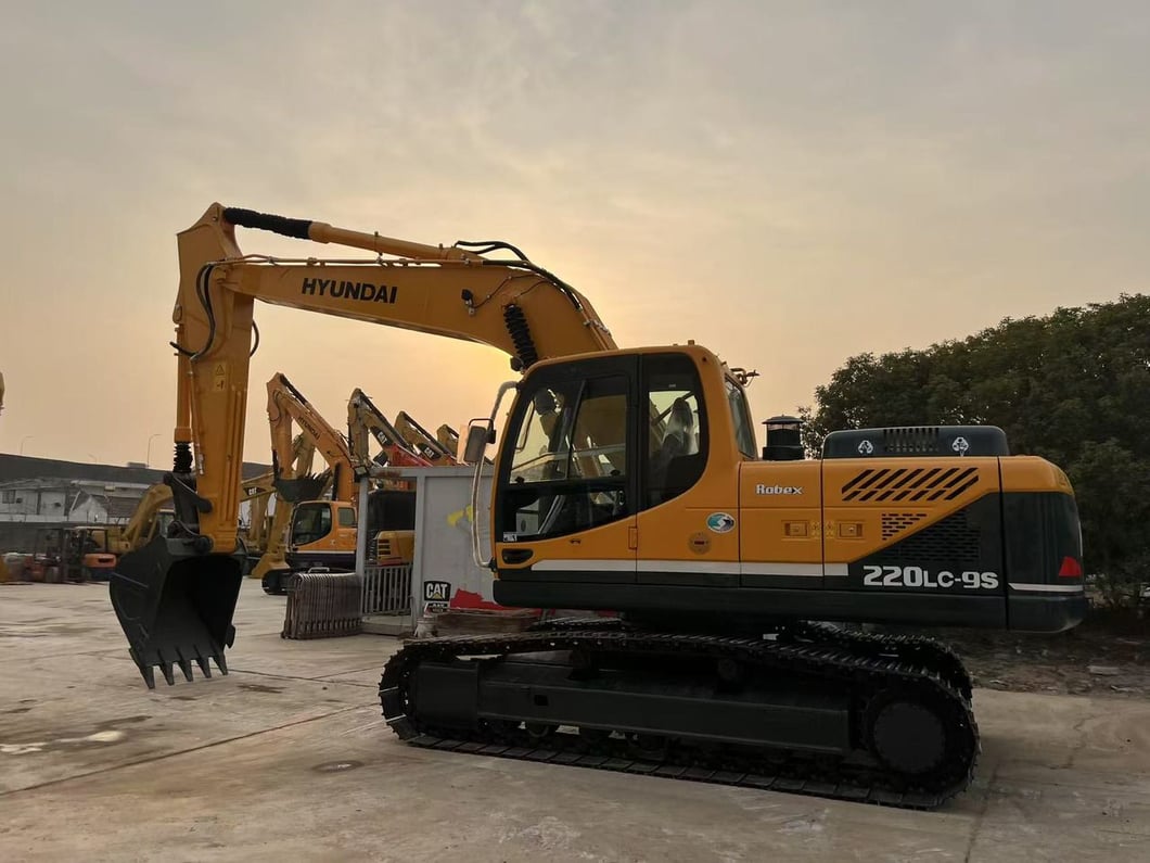 2022 Hyundai R220LC-9S Crawler Excavator