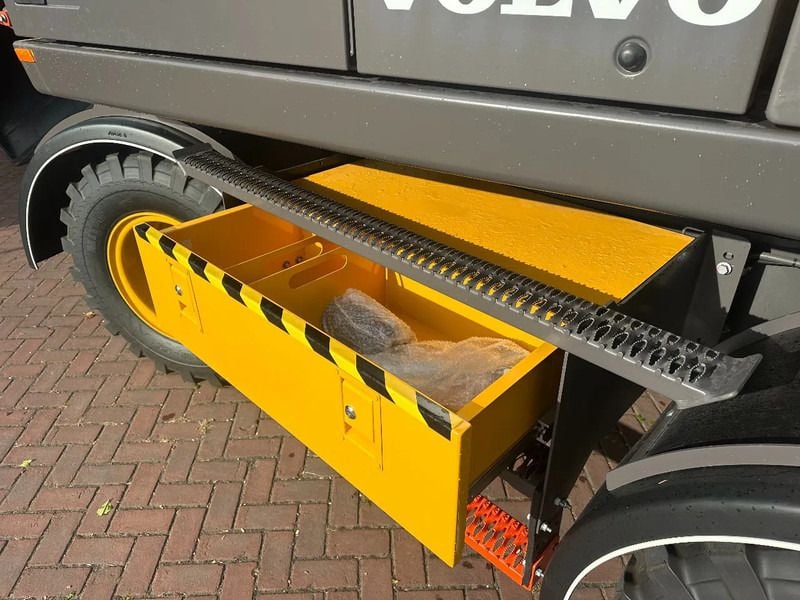 2025 Volvo EWR170E Wheel Excavator