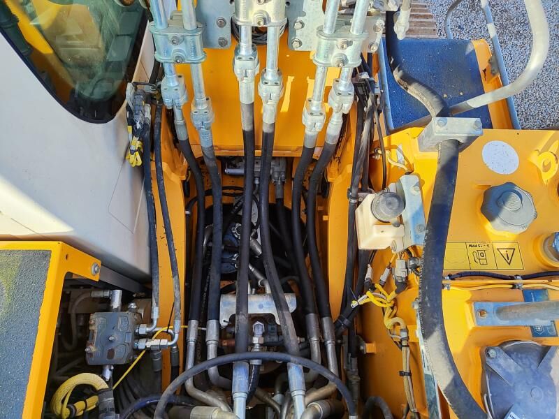 2015 Liebherr R920 Crawler Excavator