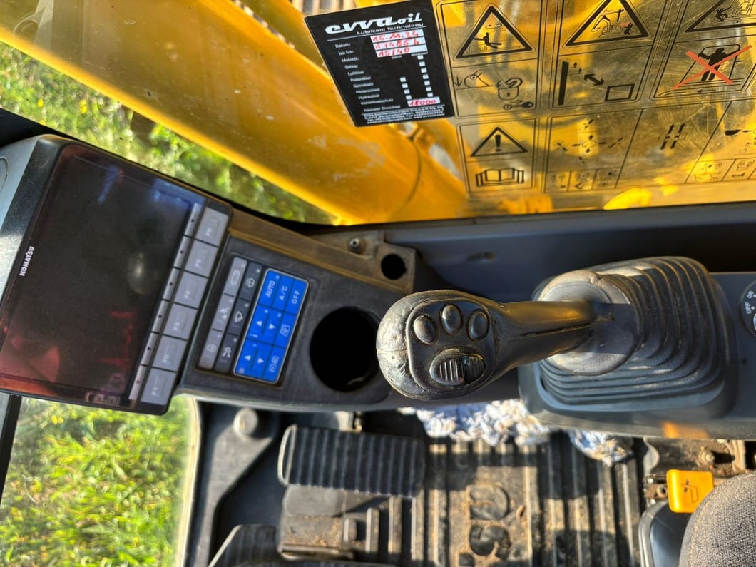 2013 Komatsu PC210LC-8 Crawler Excavator