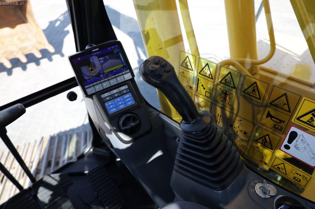 2018 Komatsu PC210LC-11 Crawler Excavator