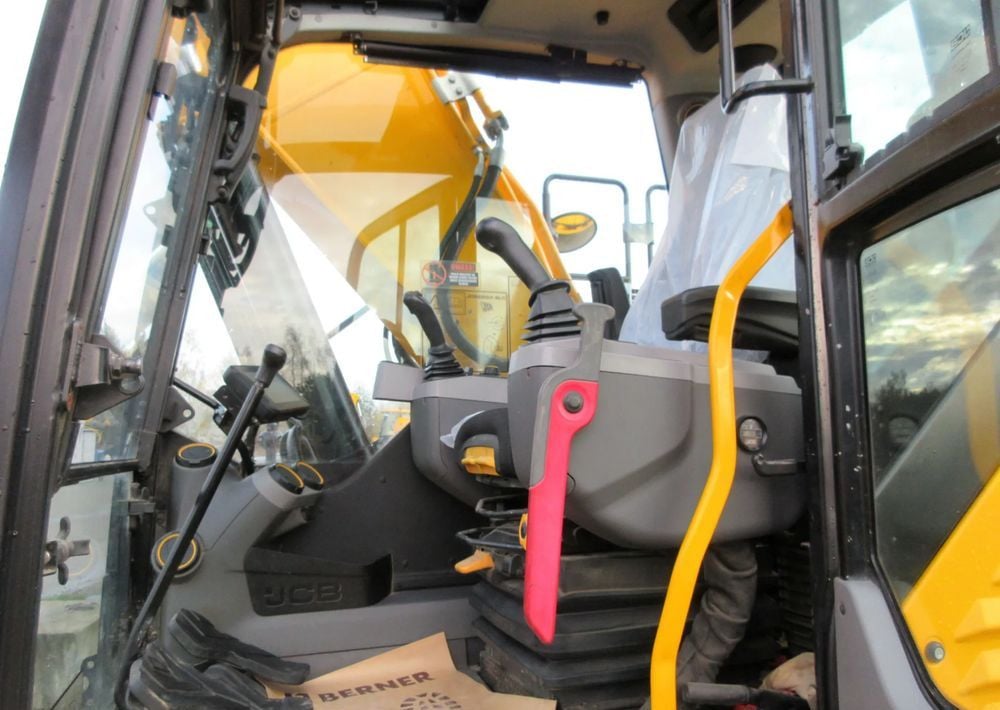 2023 JCB JS220X Crawler Excavator