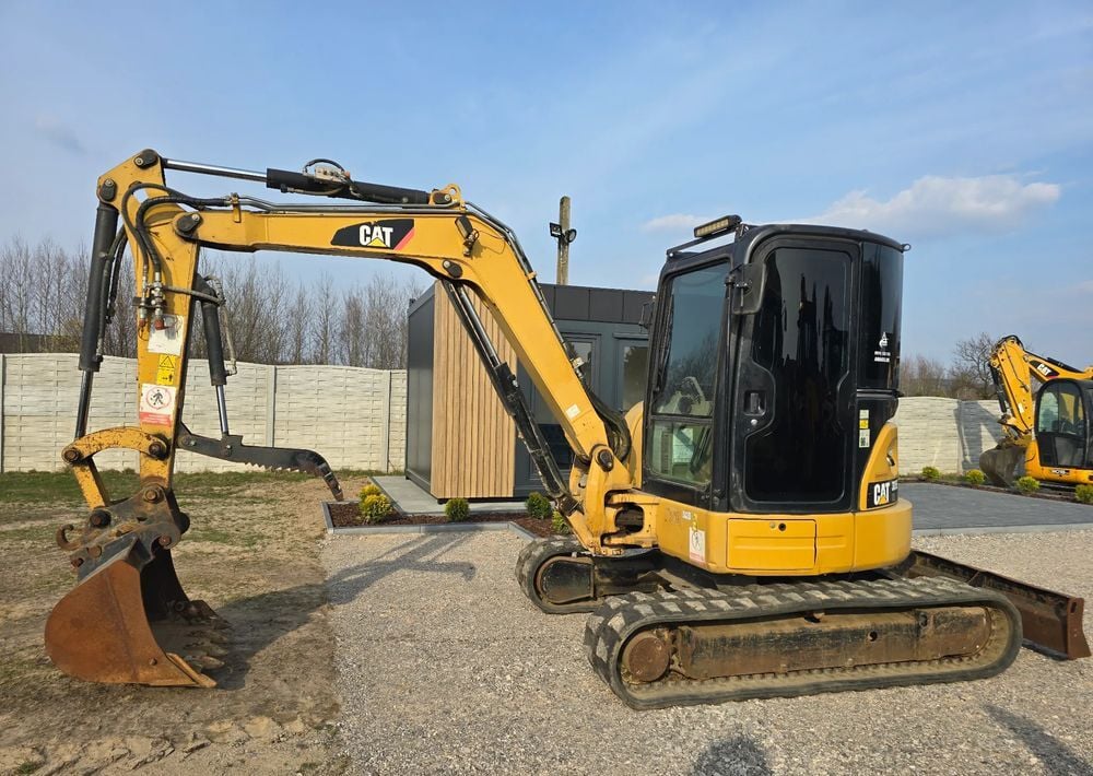 Crawler Excavator Caterpillar (2014)