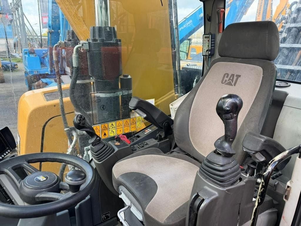 2018 Caterpillar MH3024 Material Handler