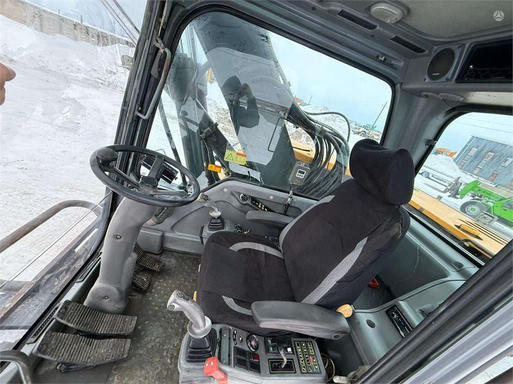 2004 Volvo EW140B Wheel Excavator