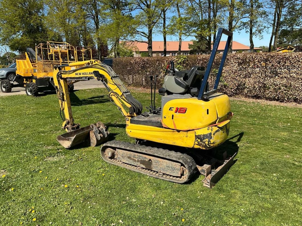 2006 New Holland E18R Mini Excavator