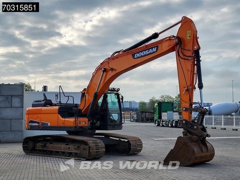 2020 Doosan DX225LC-5 Crawler Excavator