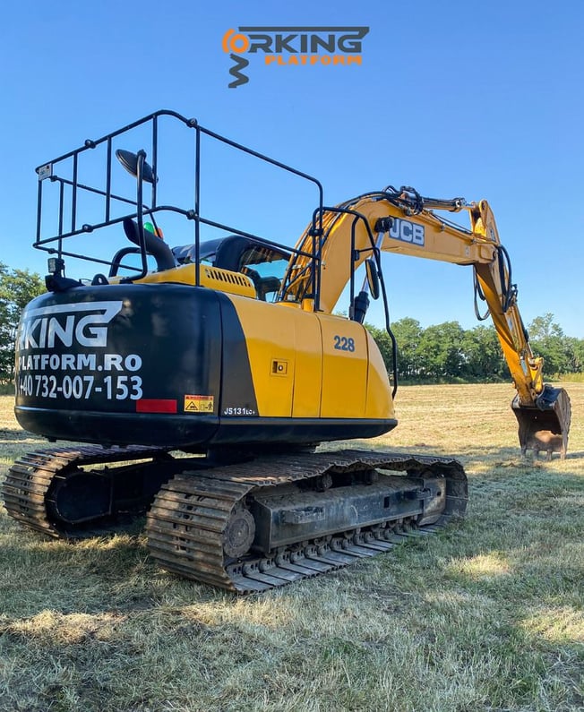 2019 JCB JS131LC