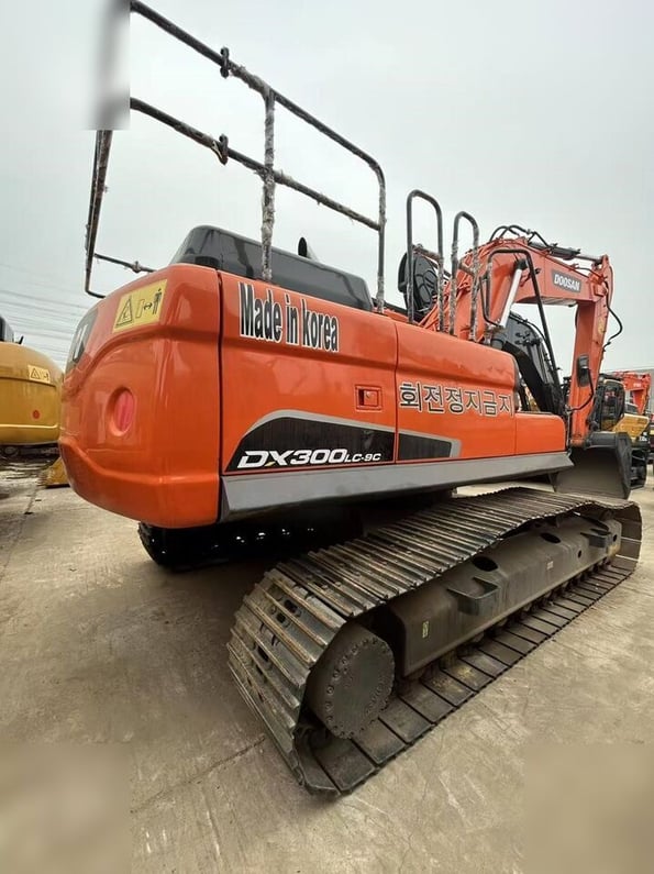 2021 Doosan DX300LC-9C Crawler Excavator