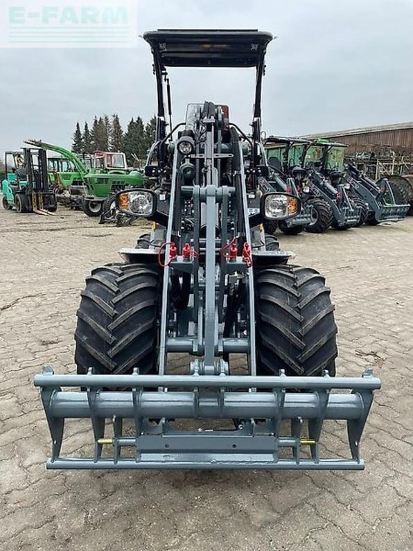 Giant G2300 HD Mini Excavator
