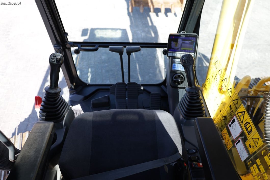 2018 Komatsu PC210LC-11 Crawler Excavator
