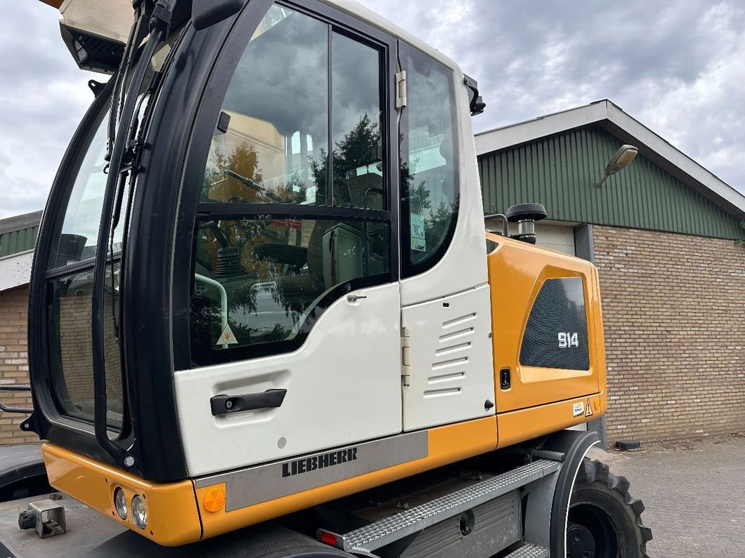 2018 Liebherr A914 Wheel Excavator