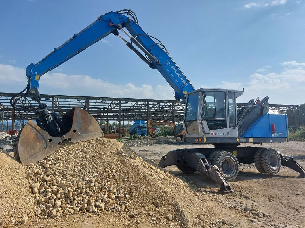 2017 Fuchs MHL320 Material Handler