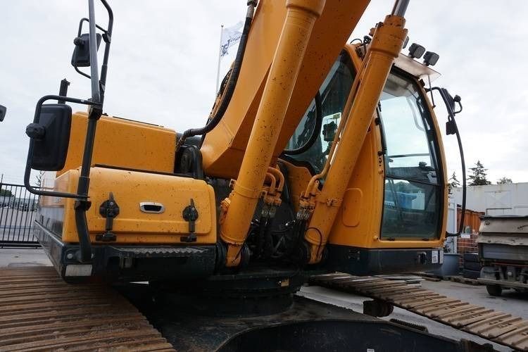 2015 Hyundai R260LC-9A Crawler Excavator