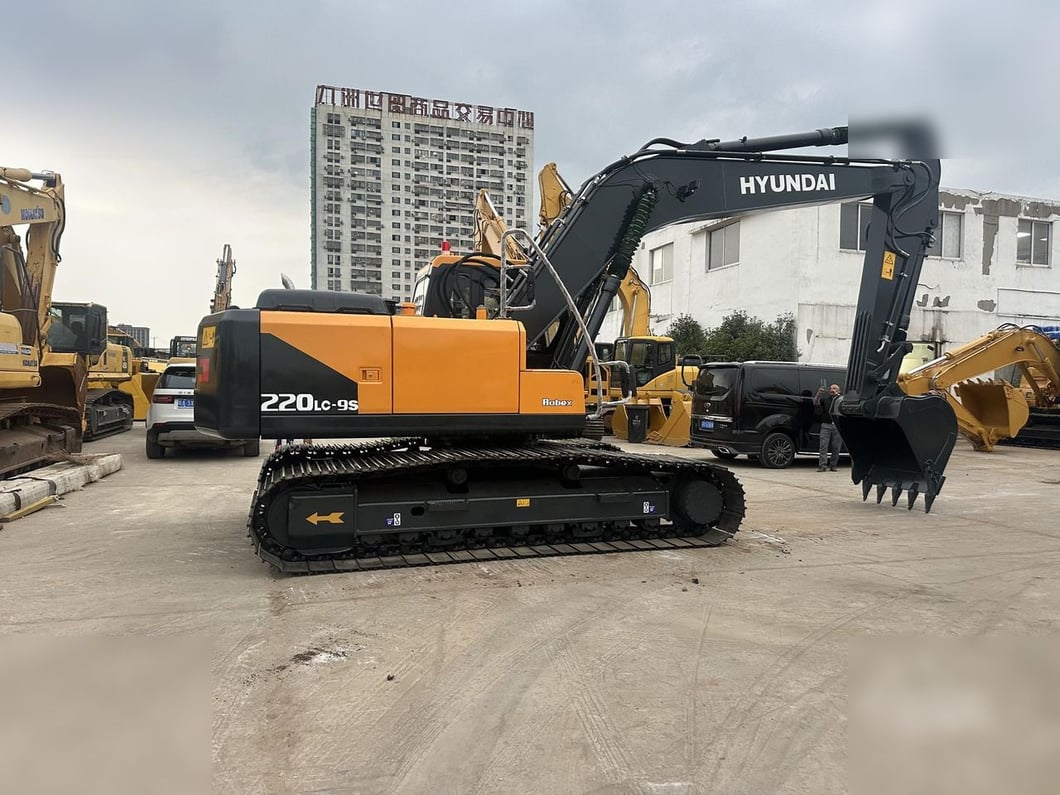 2020 Hyundai R220LC-9S Crawler Excavator