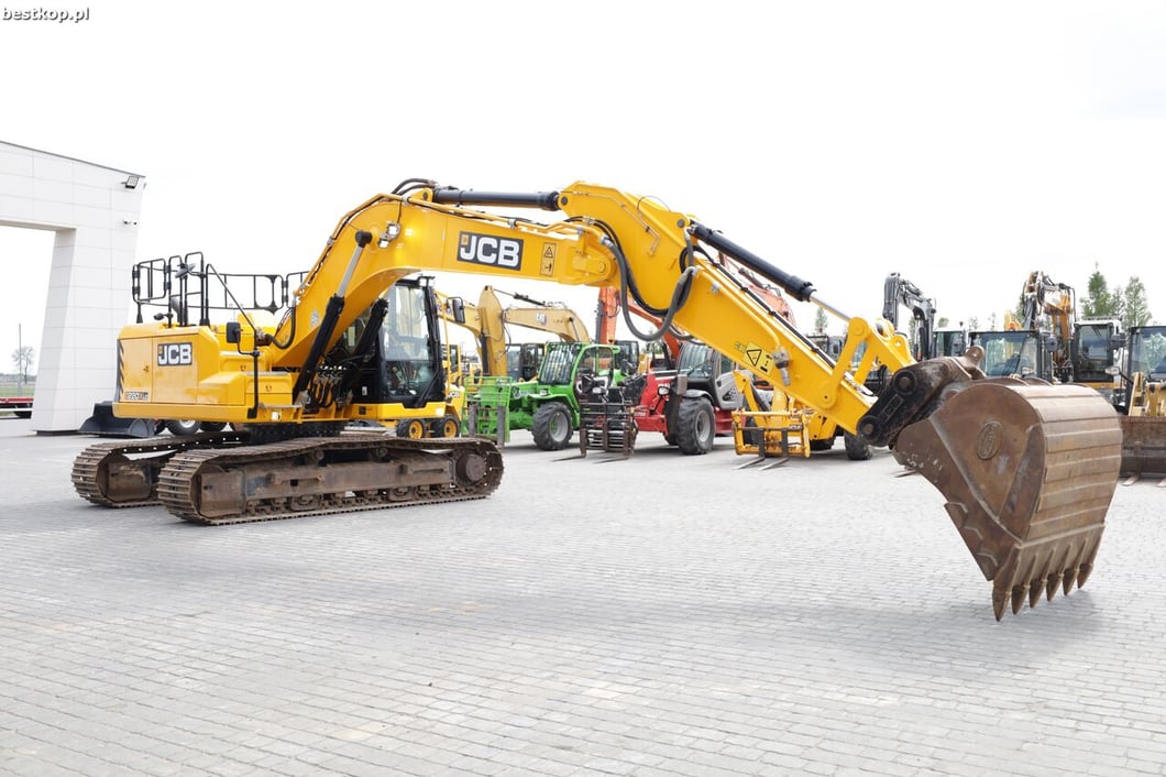 2022 JCB 220X Crawler Excavator