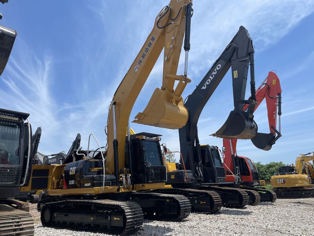 2023 Caterpillar 323D2L Crawler Excavator