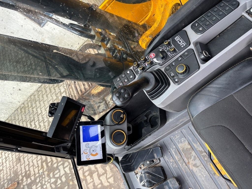 2018 JCB 220X Crawler Excavator