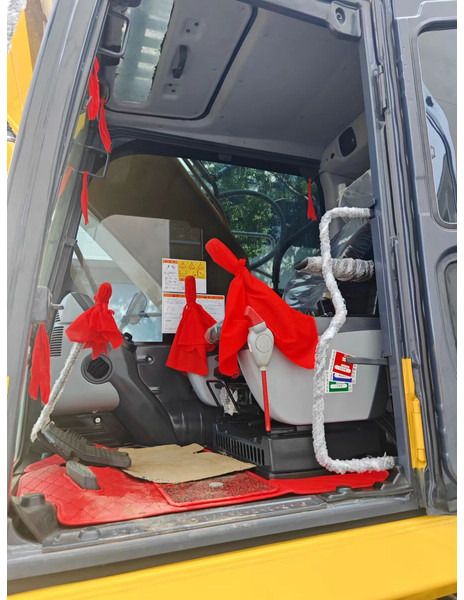 2025 Komatsu PC220-8 Crawler Excavator