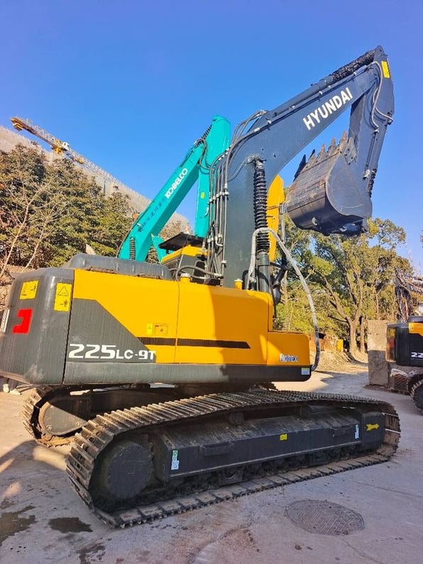2025 Hyundai R225LC-9T Crawler Excavator