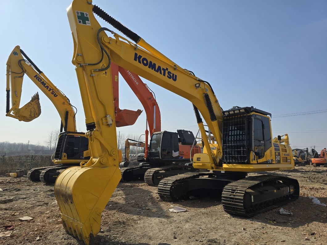 2025 Komatsu PC240-8 Crawler Excavator