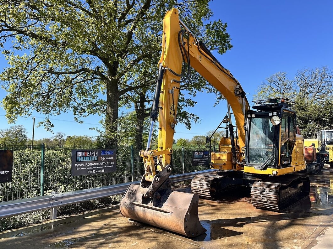 2023 JCB 140X LC Crawler Excavator