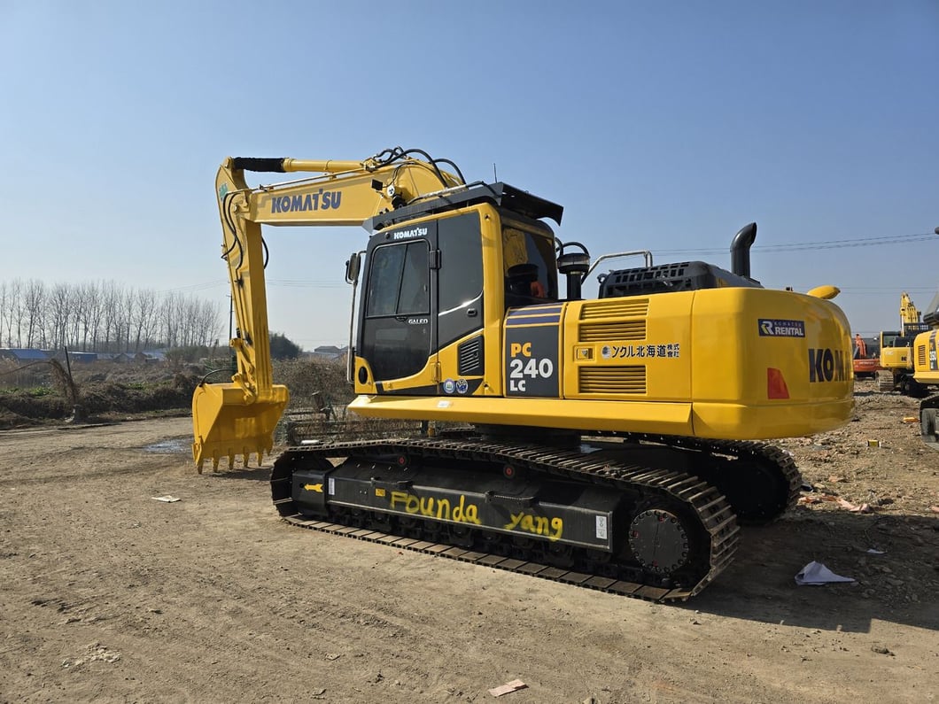 2023 Komatsu PC240-8 Crawler Excavator