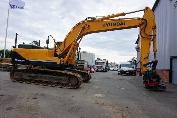 2015 Hyundai R260LC-9A Crawler Excavator