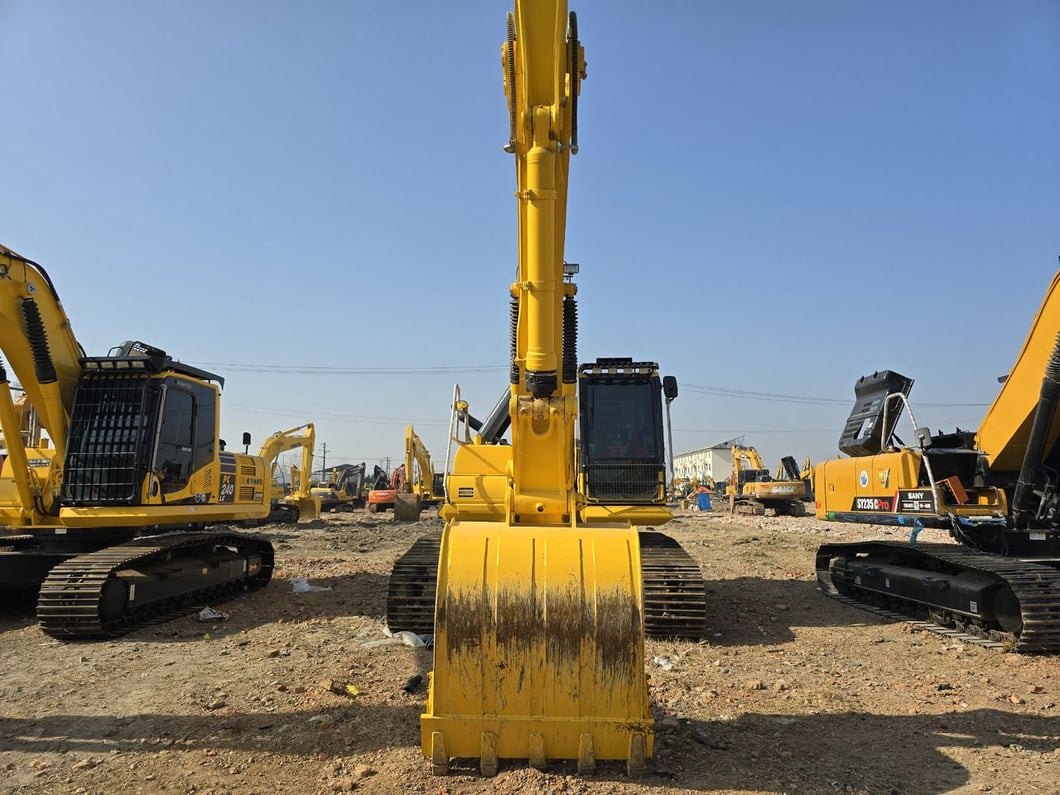2024 Komatsu PC240-8 Crawler Excavator