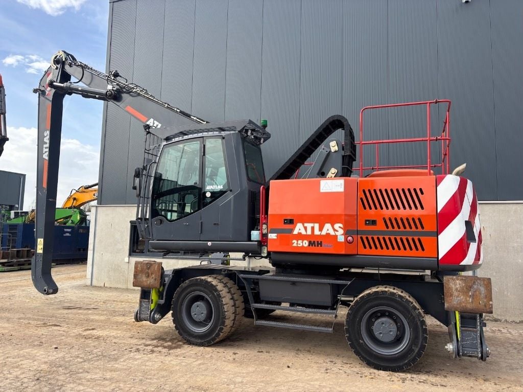 2020 Atlas 250MH Material Handler