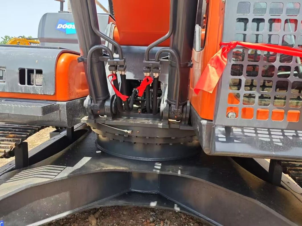 2020 Doosan DX300 Crawler Excavator