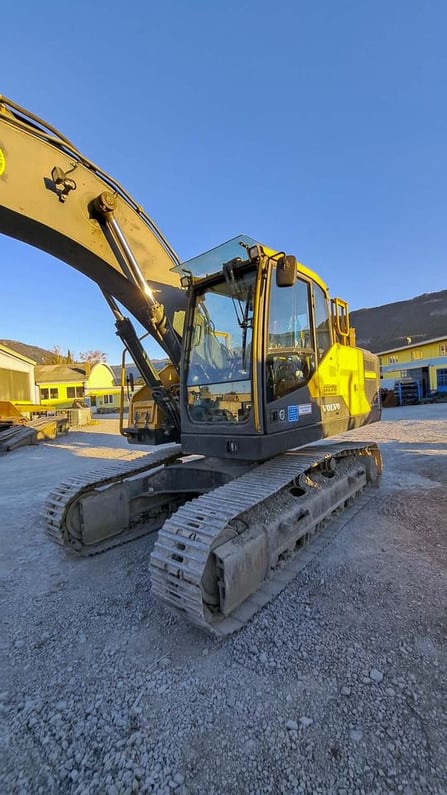 2015 Volvo EC220E Crawler Excavator
