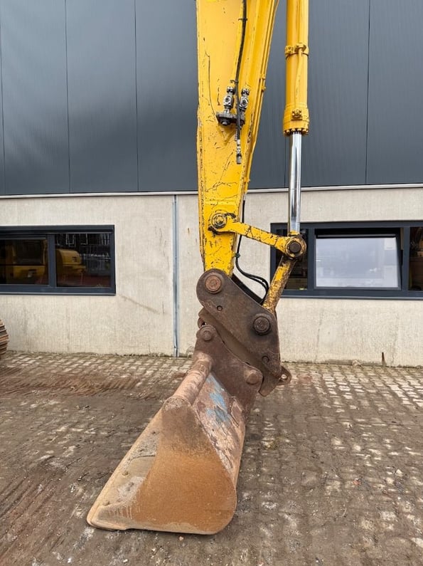 2020 Komatsu PC240LC-11 Crawler Excavator