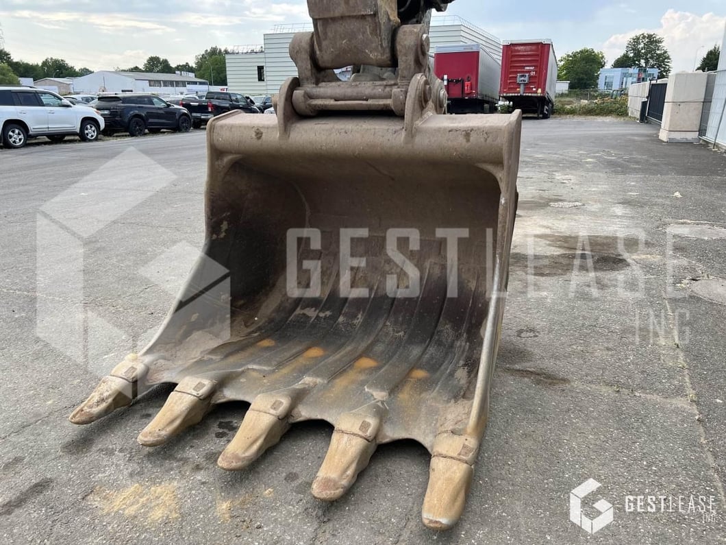 2014 Liebherr R946LC Crawler Excavator