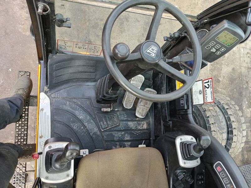 2011 JCB JS160W Material Handler