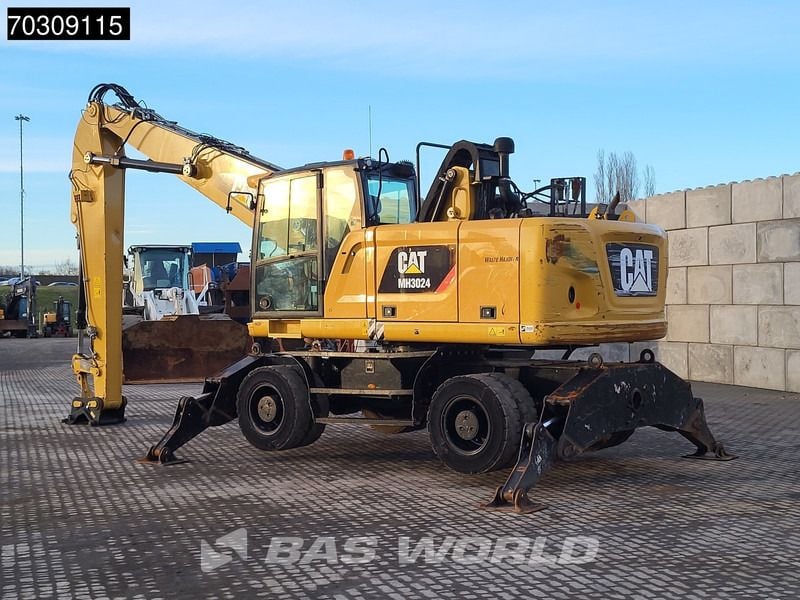2018 Caterpillar MH3024 Material Handler