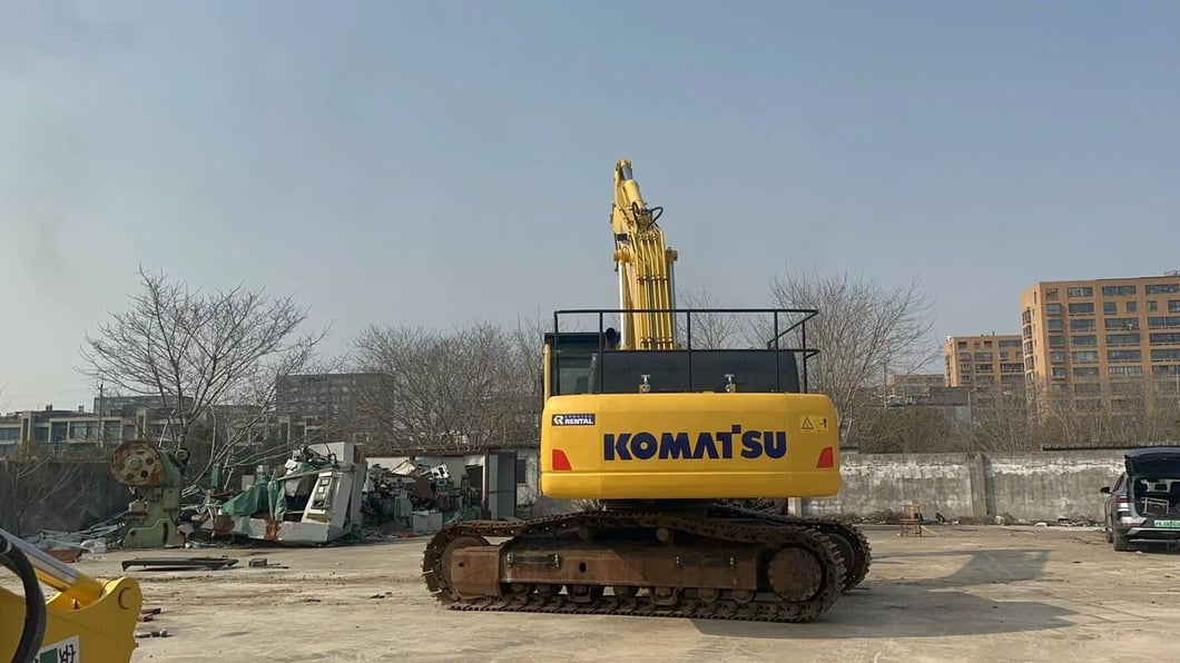 2020 Komatsu PC400-8 Crawler Excavator