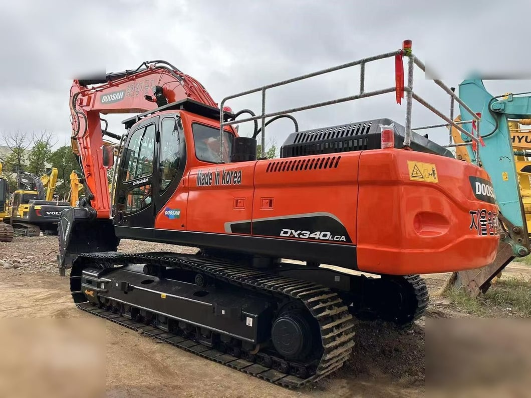 2020 Doosan DX340LC Crawler Excavator