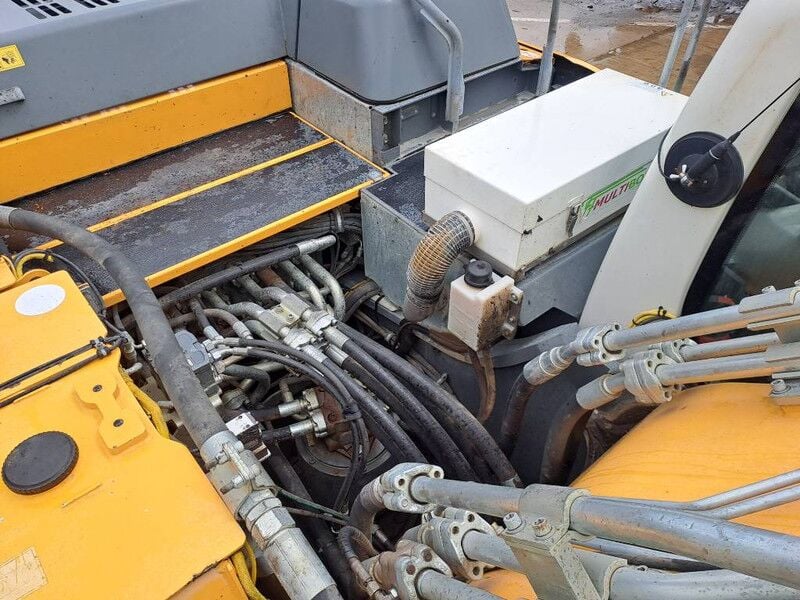 2018 Liebherr R946 Crawler Excavator