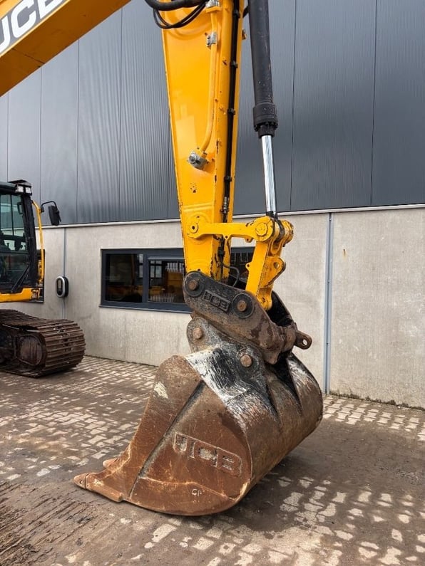 2018 JCB 220X Crawler Excavator