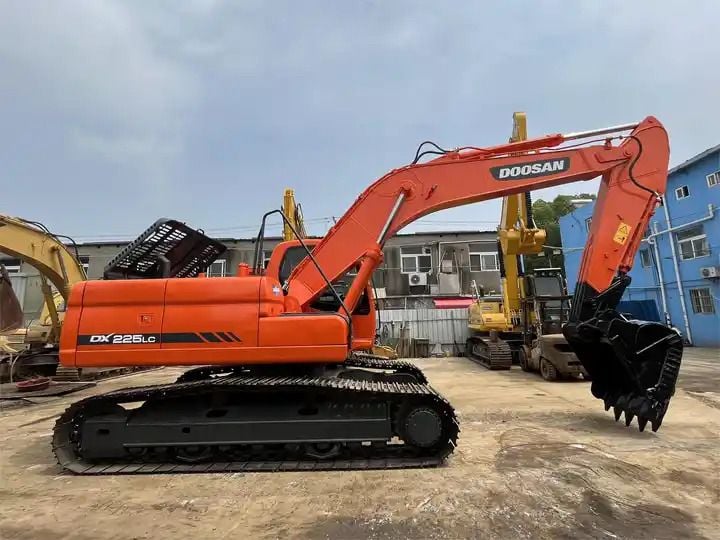 2016 Doosan DX225LC Crawler Excavator