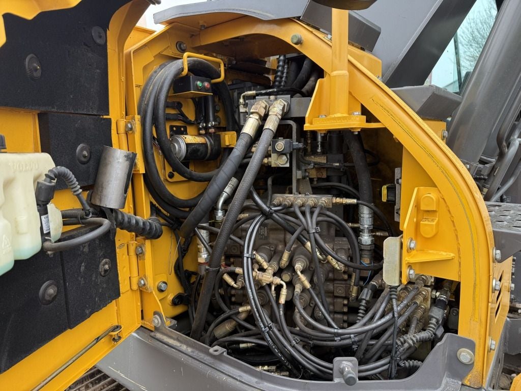 2013 Volvo ECR145DL Crawler Excavator