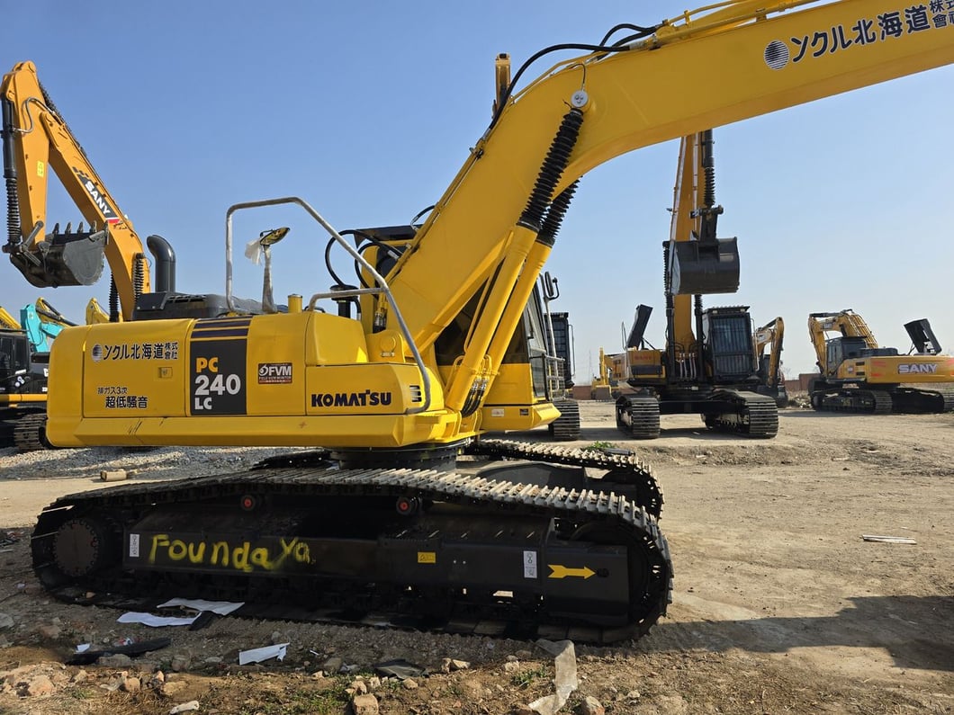 2023 Komatsu PC240-8 Crawler Excavator