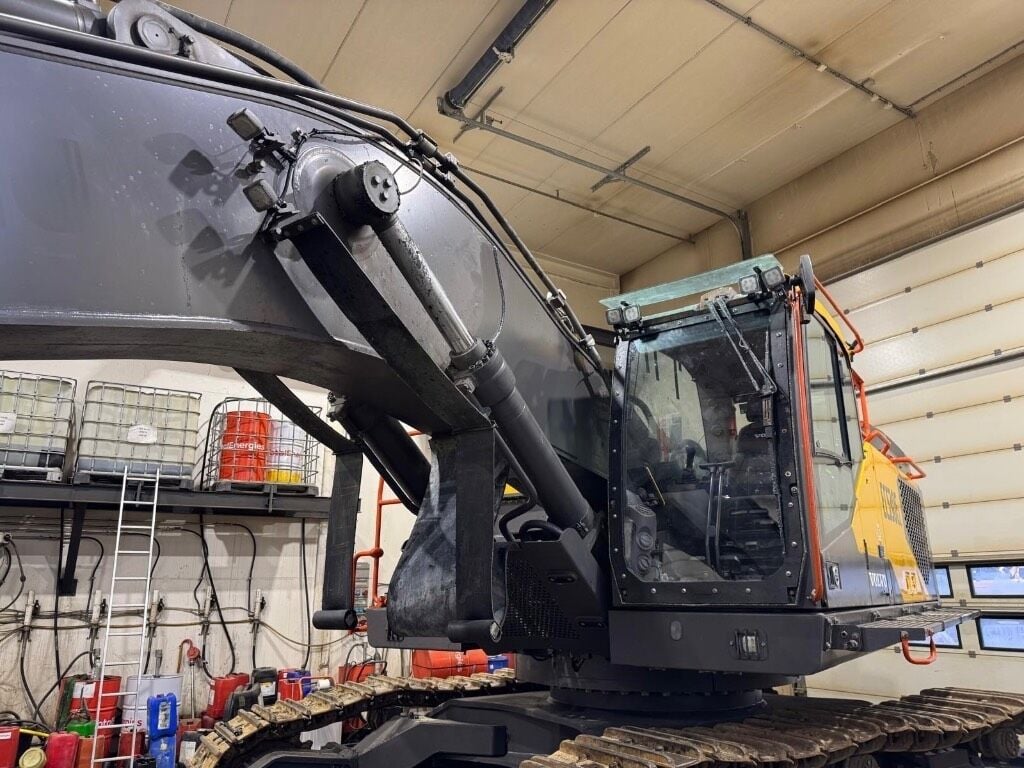 2023 Volvo EC530EL Crawler Excavator