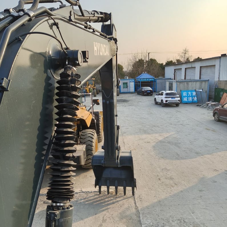 2024 Hyundai R220LC-9S Crawler Excavator