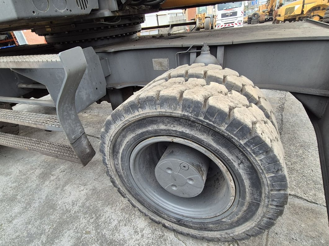 2015 Liebherr LH30 M Material Handler
