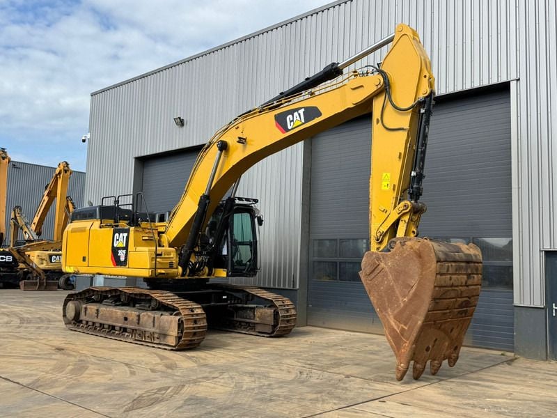 2018 Caterpillar 352F Crawler Excavator