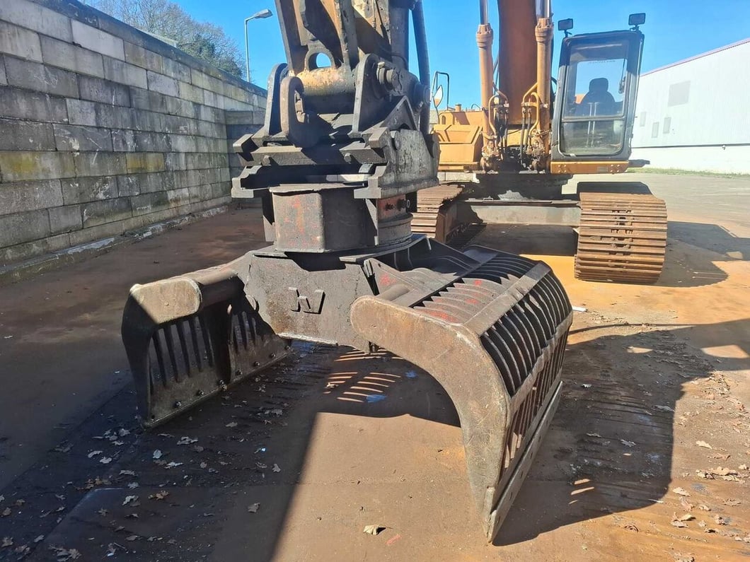 CASE 9033 Crawler Excavator