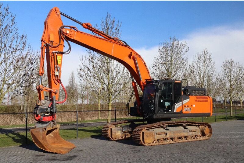 Hitachi ZX300 LC-7 | Rototilt | Bucket (2021)