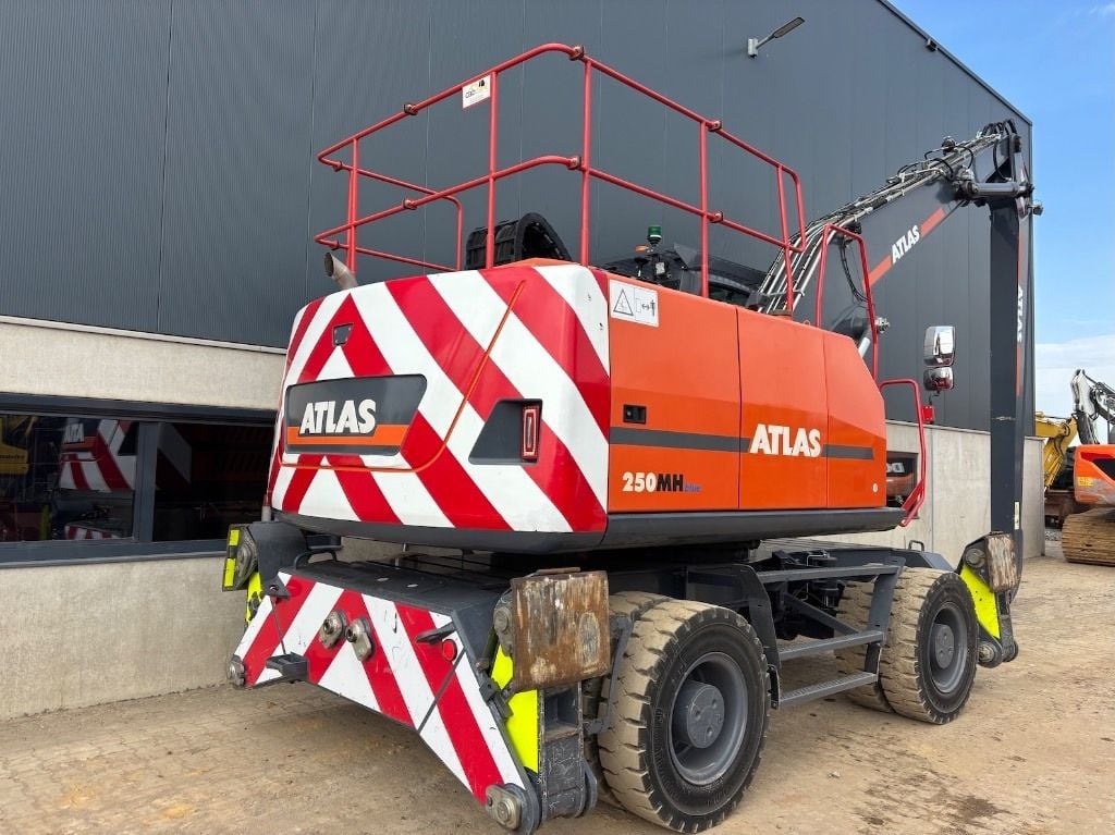 2020 Atlas 250MH Material Handler